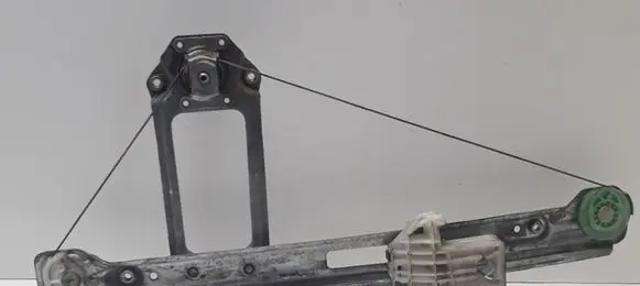 Rear door manual window regulator