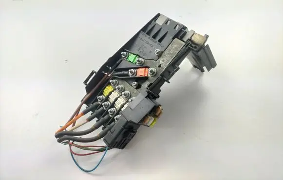 Peugeot 3008 I Fuse module 28236841