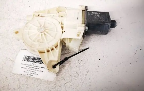 Mercedes-Benz C AMG W204 Front door window regulator motor A2048200242