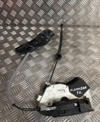 Seat Alhambra (Mk2) Front door lock 5K2837015D