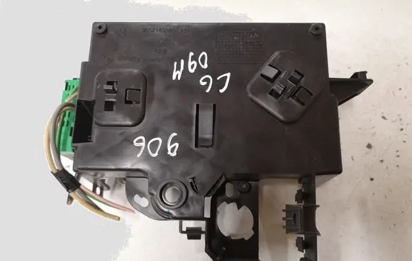 Citroen C6 Fuse module 9652143880 B0100 S180085002D