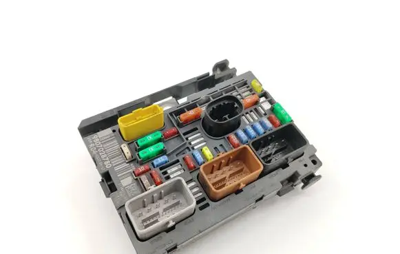 Peugeot Partner Fuse module 9807028780