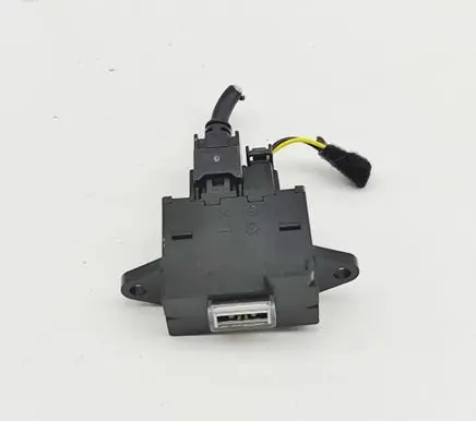 Alfa Romeo Giulia USB socket connector 50548751 00505487510