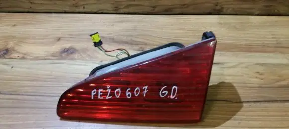 Peugeot 607 Tailgate rear/tail lights