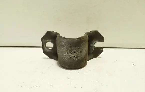 Volvo XC40 Sway bar bush bracket, rear 