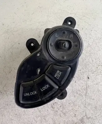 Wing mirror switch
