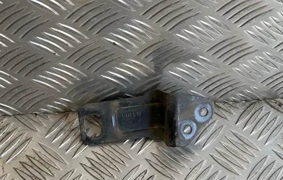 Volvo XC70 Power steering pump mounting bracket 31317106 A0022422 C6S4B