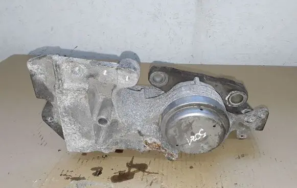 Nissan Qashqai Engine mount bracket 11220JD700