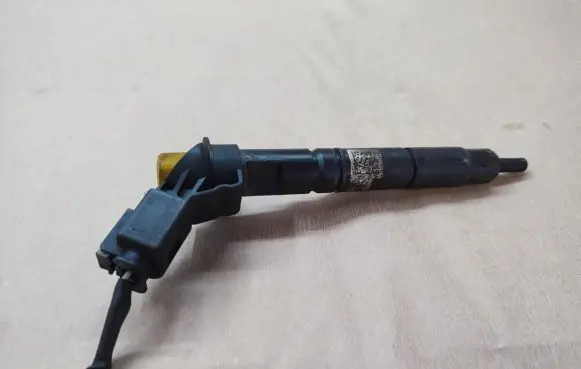 Mercedes-Benz ML W164 Fuel injector 0445115027