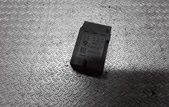 BMW 5 E39 Glow plug pre-heat relay 2246473