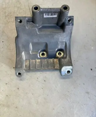 Iveco Daily 6th gen A/C compressor mount bracket 504388826