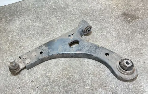 Volvo XC40 Front lower control arm/wishbone 32400868