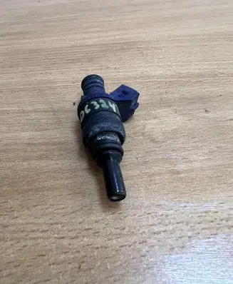 BMW 5 E39 Fuel injector 1439800 D6324