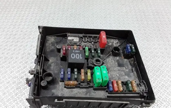 Volkswagen Caddy Fuse module 1K0937125