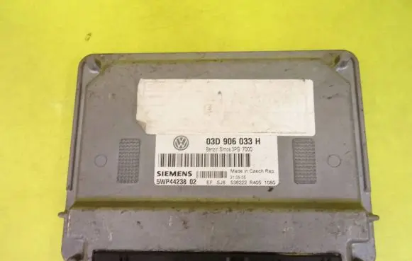 Volkswagen Fox Engine control unit/module 03D906033H