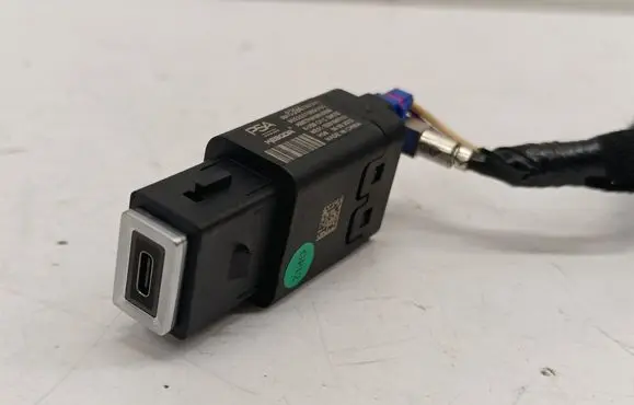 Opel Corsa F USB socket connector 9848394780