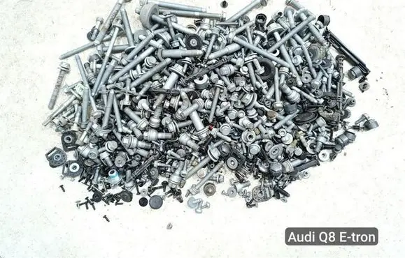 Audi Q8 e-tron Nuts/bolts