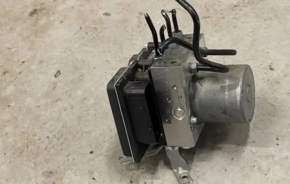BMW X1 E84 ABS Pump 6860214 6860215