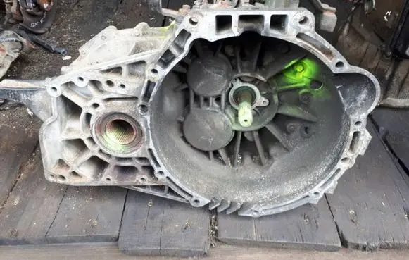 Hyundai Santa Fe Manual 5 speed gearbox 4300038070 D05