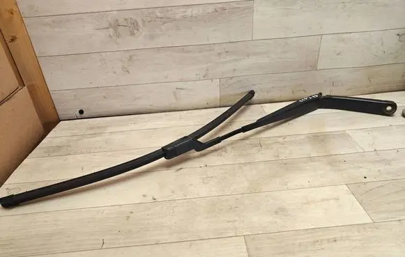 Seat Ibiza IV (6J,6P) Front wiper blade arm 6J1955409
