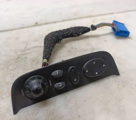 Renault Scenic I Wing mirror switch 7700430456