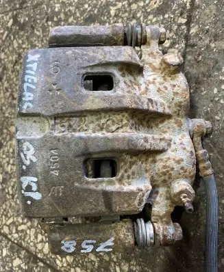 Nissan X-Trail T30 Front brake caliper