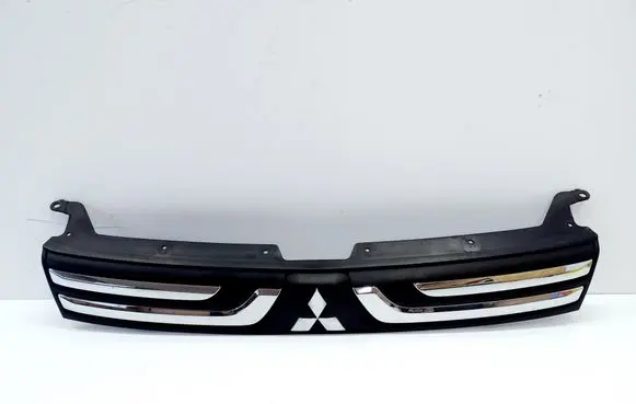 Mitsubishi Outlander Front bumper upper radiator grill 7405A743
