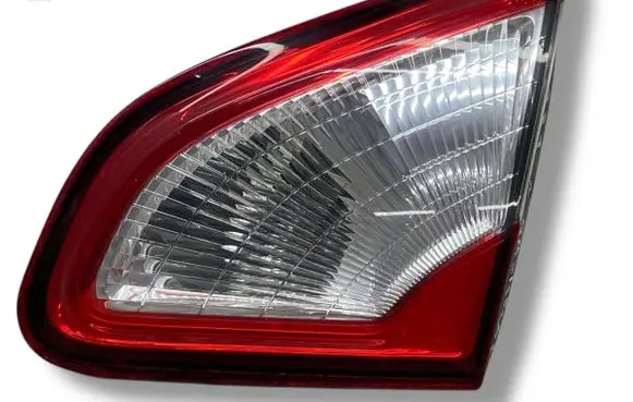 Tailgate rear/tail lights