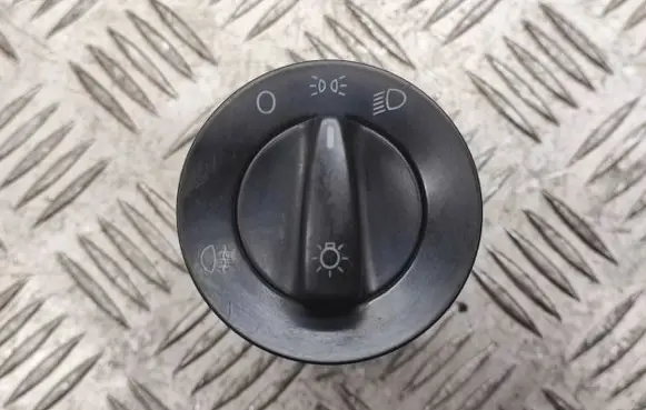 Volkswagen PASSAT B5 Light switch C1T1600