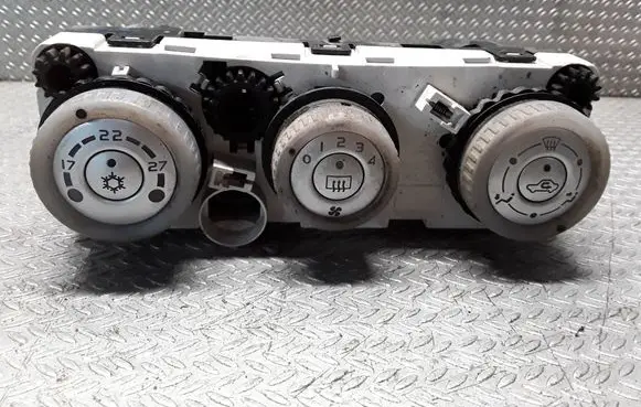 Mitsubishi Colt CZ3 Climate control unit 69667301