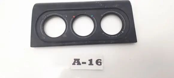 Volkswagen PASSAT B4 Climate control unit 3A1819075