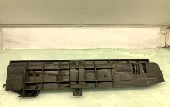 BMW 1 E81 E87 Radiator mount bracket 1710752491211