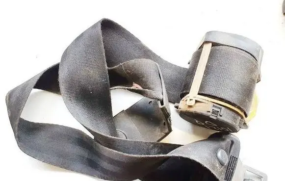 Volkswagen Golf II Front seatbelt 171857841