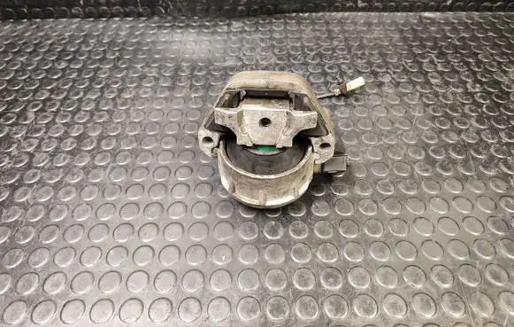 Audi A8 S8 D4 4H Engine mount bracket