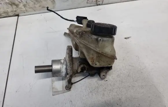 Volkswagen Golf III Master brake cylinder