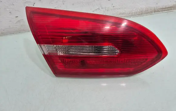 Tailgate rear/tail lights