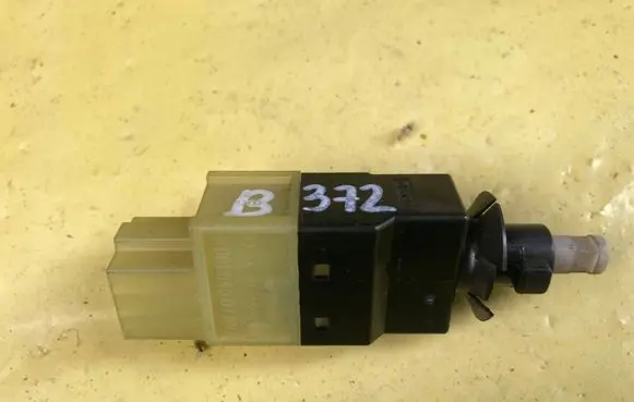 Mercedes-Benz B W245 Brake pedal sensor switch A0015456709