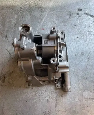 BMW 5 F10 F11 Oil pump 7823009 6791118932
