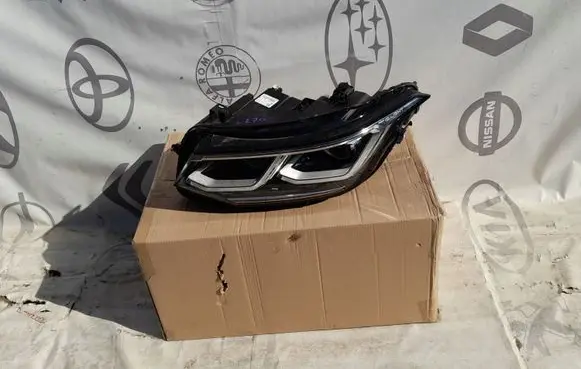 Volkswagen Tiguan Headlight/headlamp