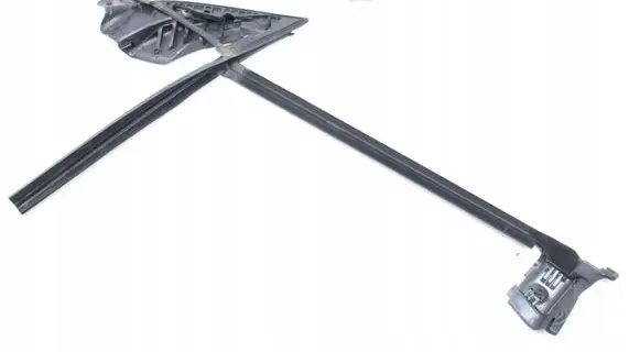 BMW 6 G32 Gran Turismo Front door glass trim molding 7392345