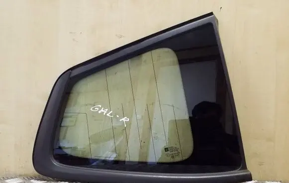Opel Zafira C Rear side window 12841838