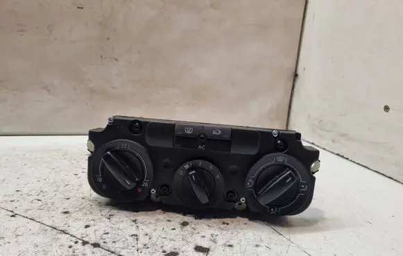 Volkswagen PASSAT B6 Climate control unit
