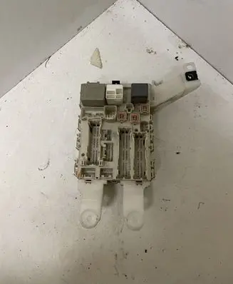 Toyota Auris 150 Fuse box set 8273002140A
