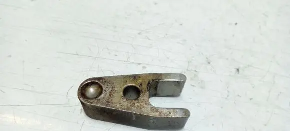 Mercedes-Benz CLS C219 Fuel Injector clamp holder