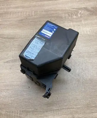 Toyota Yaris Fuse box set 71545127