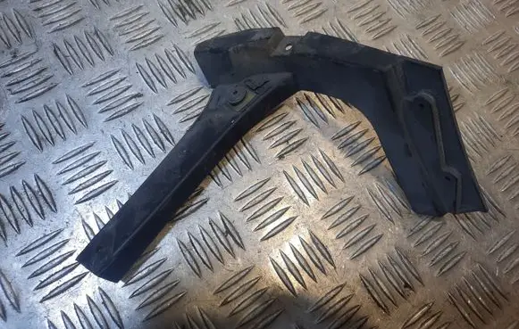 Audi A7 S7 4G Front bumper mounting bracket 4G8807084