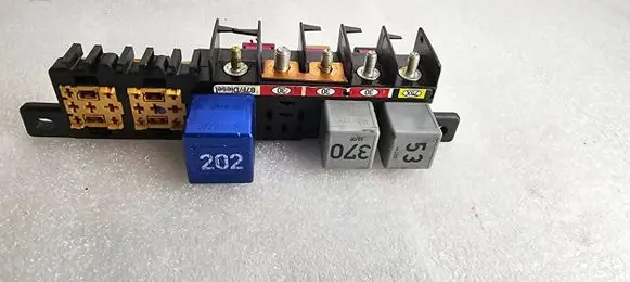 Volkswagen PASSAT B5.5 Fuse box set 8L0941822A 096083000