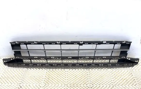 Volkswagen PASSAT B8 Front bumper lower grill