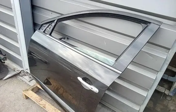 Renault Fluence Front door