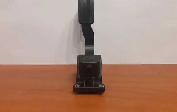 Mercedes-Benz Sprinter W906 Accelerator throttle pedal A4473000200 5388